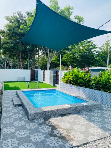 B&B Muar town - NS Vacation Home Muar with Kids Friendly Pool - Bed and Breakfast Muar town