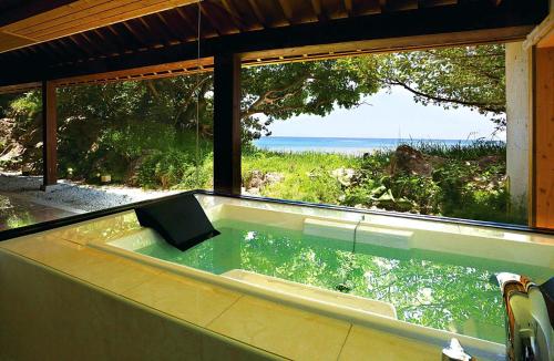 Voltants, Hyakuna Garan in Nanjo