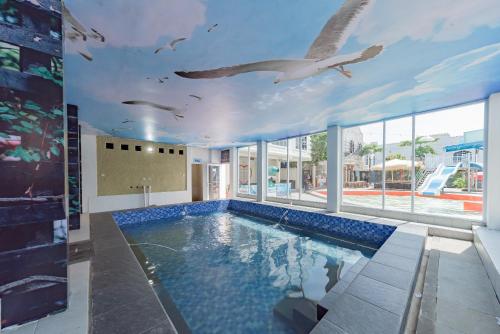 泳池, 紅門酒店 @ 尼亞加拉水上樂園 (RedDoorz @ Niagara Waterpark) in 普爾瓦卡達