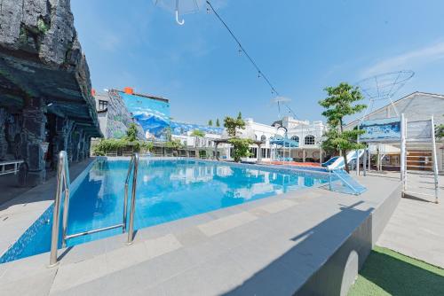 泳池, 紅門酒店 @ 尼亞加拉水上樂園 (RedDoorz @ Niagara Waterpark) in 普爾瓦卡達