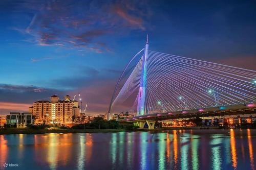 2BR Alanis Suite With Balcony