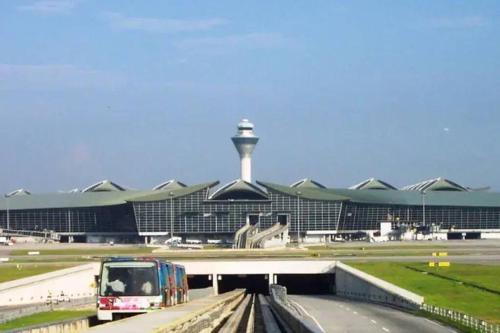 2BR Alanis Suite With Balcony