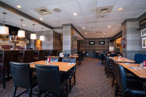 Bar/lounge, Sandman Hotel Montreal-Longueuil in Longueuil (QC)