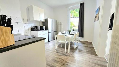Køkken, Modernes Apartment mit Einzelbetten & WLAN & kostenlosen Parkplätzen & voll ausgestattet in Altena (TOP Monteurwohnung! Modernes Apartment mit Einzelbetten & WLAN & kostenlosen Parkplatzen & voll ausg) in Altena