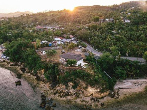 Tanaw 1BR Beachview Cliff House