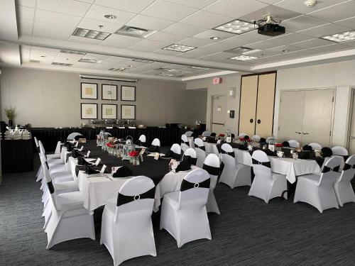 Holiday Inn Express Belleville By IHG - 회의실/연회장