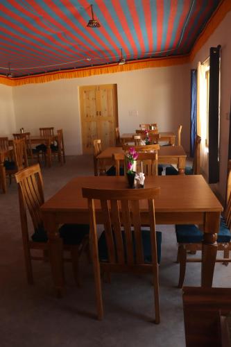 Ldazes Camp in Hundara