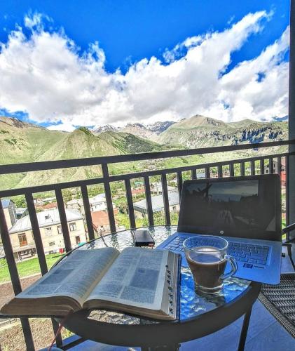 Kazbegi 4U, Kazbegi