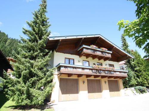 Appealing Apartment in Kleinarl with Ski Storage