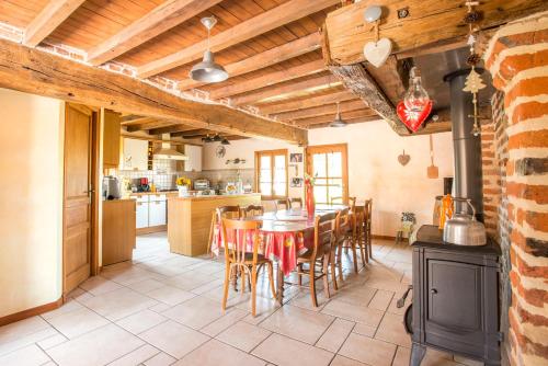 La Maison du Bonheur in Saint-Martin-en-Bresse