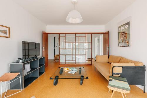 Sixties 64 2 bedrooms apartment with a balcony and parking in Biarritz - Location saisonnière - Biarritz