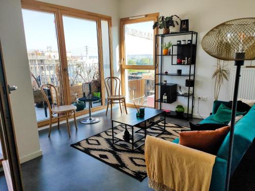 Appartements Relaxing Seine Views Apartment from Saint-Denis Island