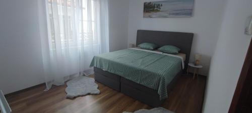 Modern and cosy with panorama view Modern and cosy with panorama view