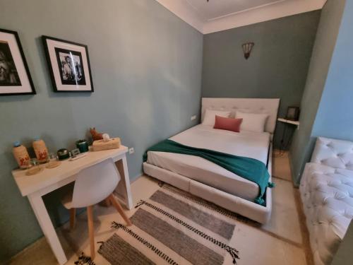 Double Room image 7