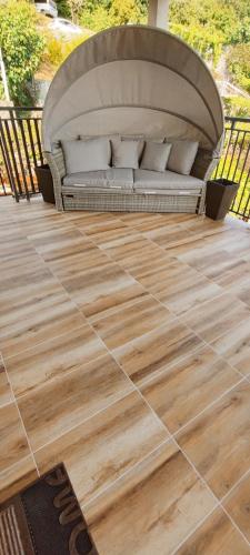 Modern and cosy with panorama view Modern and cosy with panorama view