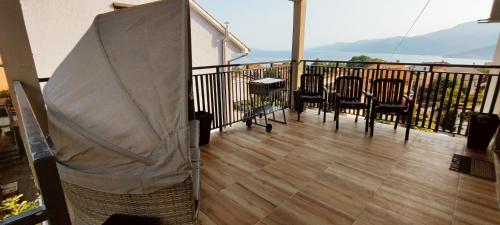 Modern and cosy with panorama view Modern and cosy with panorama view