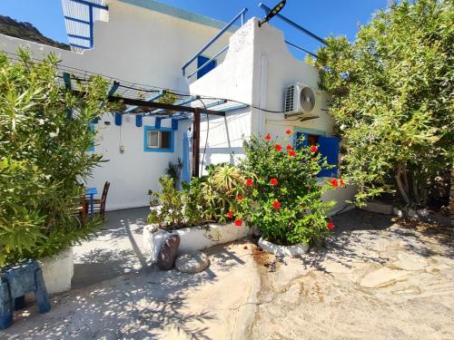Oleander's Garden Traditional Cretan Cottage 3