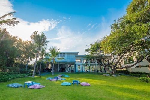 Restaurant, Baba Beach Club Hua Hin Cha Am Luxury Pool Villa Hotel by Sri Panwa in Cha Am Beachfront