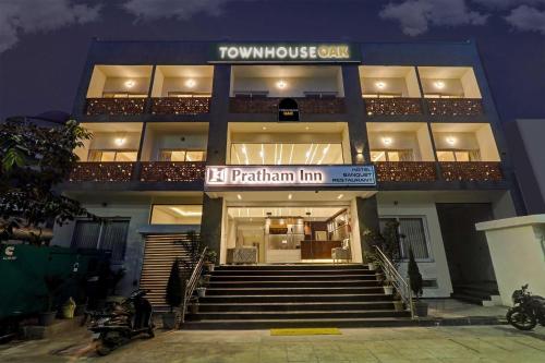 Townhouse OAK Pratham Inn