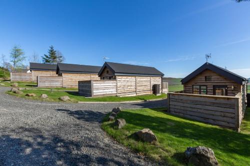 Hedgehog Lodge with Hot Tub