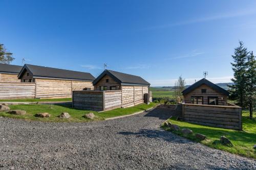 Hedgehog Lodge with Hot Tub