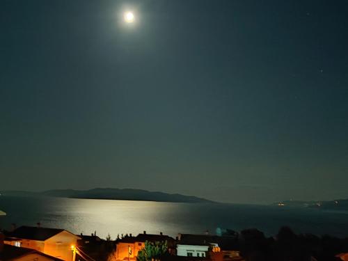 Modern and cosy with panorama view Modern and cosy with panorama view