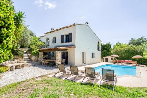 Belle villa de charme avec piscine in Trois Moulins