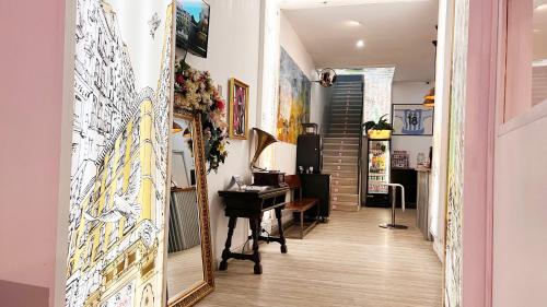 Way Hostel Madrid - image 3
