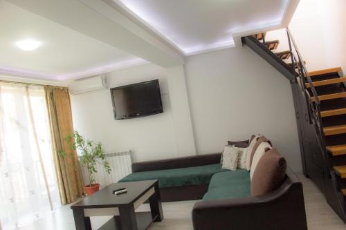 Stefy & Marie in ฟาเลซาเหนือ