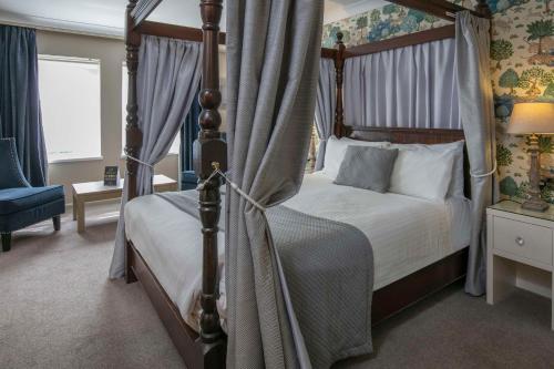 Superior Double Room with Four Poster Bed
