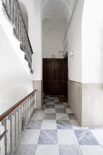 Entrance, La Chambre Duomo near Via dei Tribunali