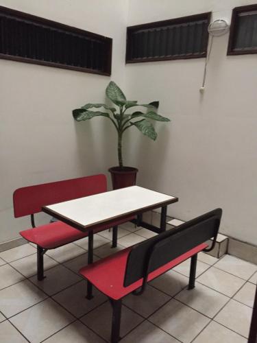 Facilities, Hotel El Dorado in Merced