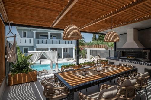 المنظر الخارجي, Fratelli Villa, with Heated Pool & Spa Whirlpool, By ThinkVilla in Chamouzas
