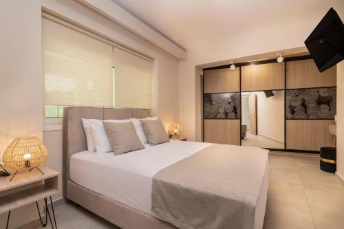 Fratelli Villa, with Heated Pool & Spa Whirlpool, By ThinkVilla in Chamouzas