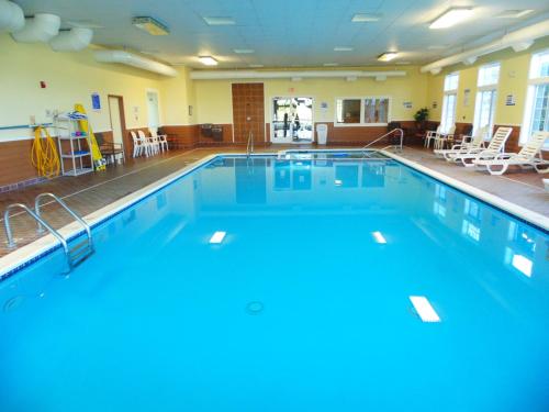 American Inn and Suites Houghton Lake - image 4