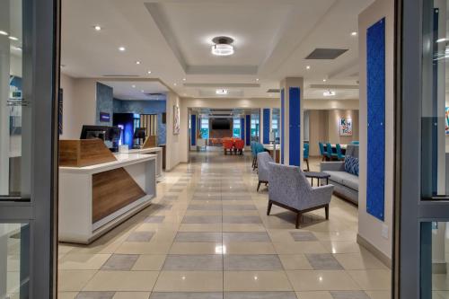 Holiday Inn Express Kingston Central, an IHG Hotel