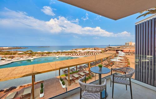 شرفة/ تراس, Universal Grand Leon & Spa in سيس سالينز