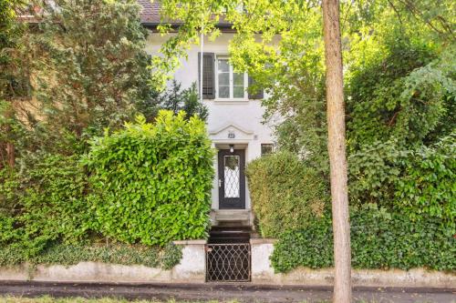  Centrally located House with garden in Zürich