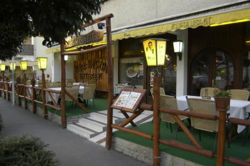 Ravintola, A Mecsek Gyongye Apartmanhaz in Szentkut