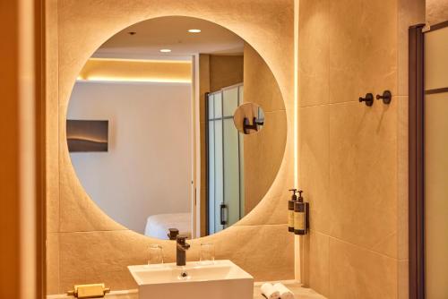 room detail thumbnail 2