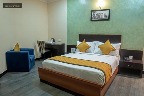 Double or Twin Room image 4