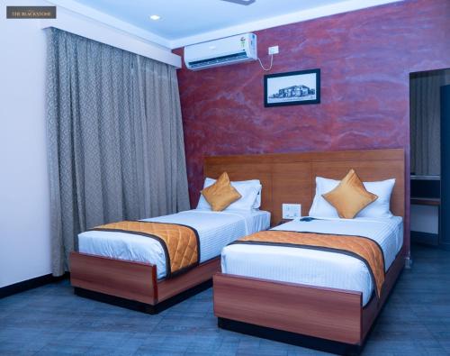 Double or Twin Room image 2