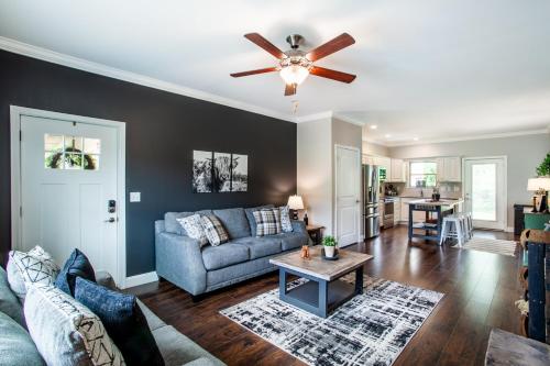 Elegant End Condo Fireplace Community Amenities