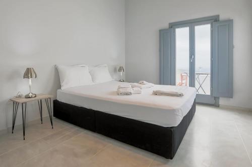Charming Santorini Villa 1 Bedroom Deluxe Room Wonderful Caldera Sea Views Close to City Centre Fira