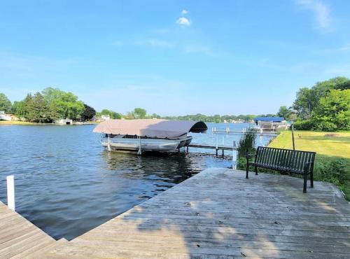 Riverfront Charmer with Character & Entertainment in McHenry, USA