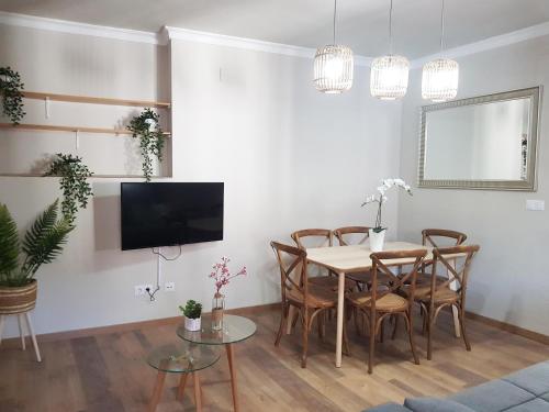 2 bedrooms, 5 beds
