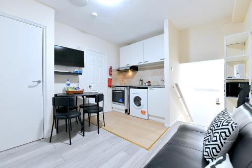 City Apartments near Seven Sisters 2