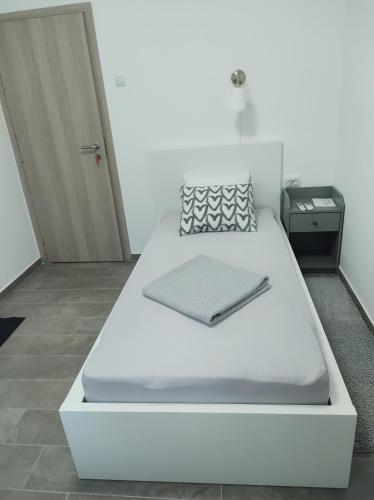 سرير, Happy room in كارلوفاك