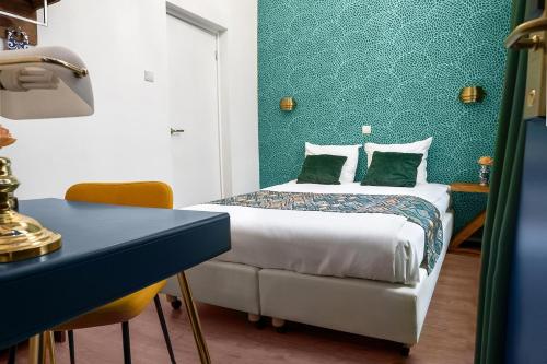 room detail thumbnail 1