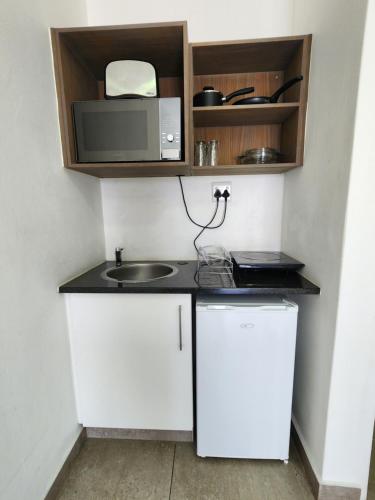 Kitchen, Hippo Lodge in Saint Lucia Estuary
